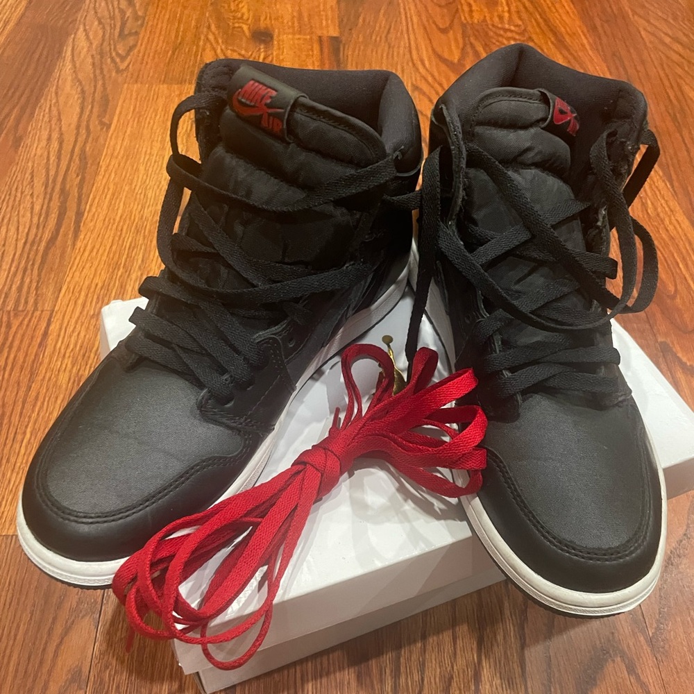 Preowned Air Jordan 1 Retro High OG 'Black Gym Red